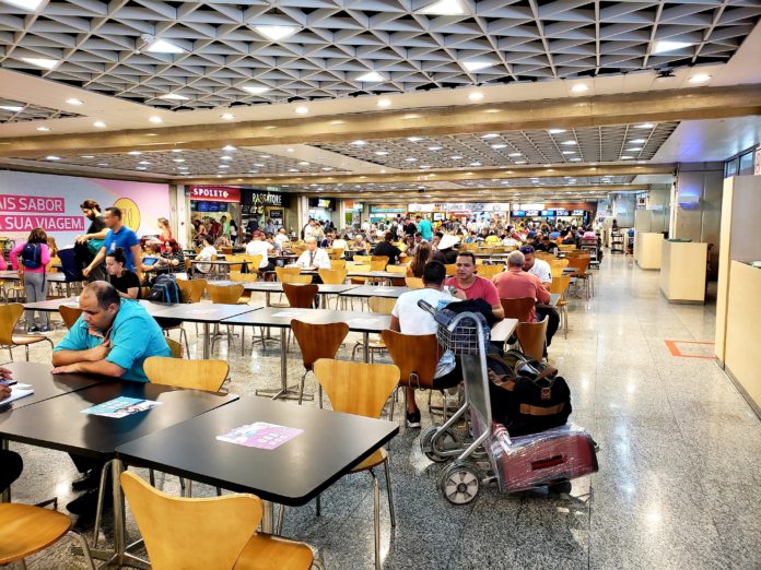 Praça de Alimentação do Terminal 2 do Aeroporto do Galeão