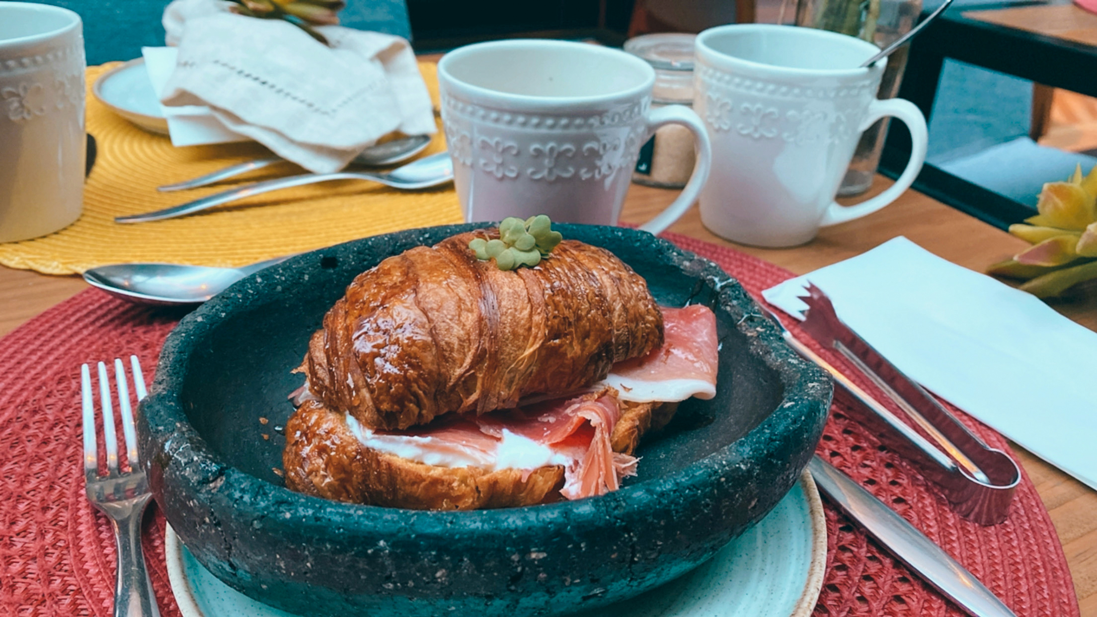 Croissant de presunto cru gaúcho wood