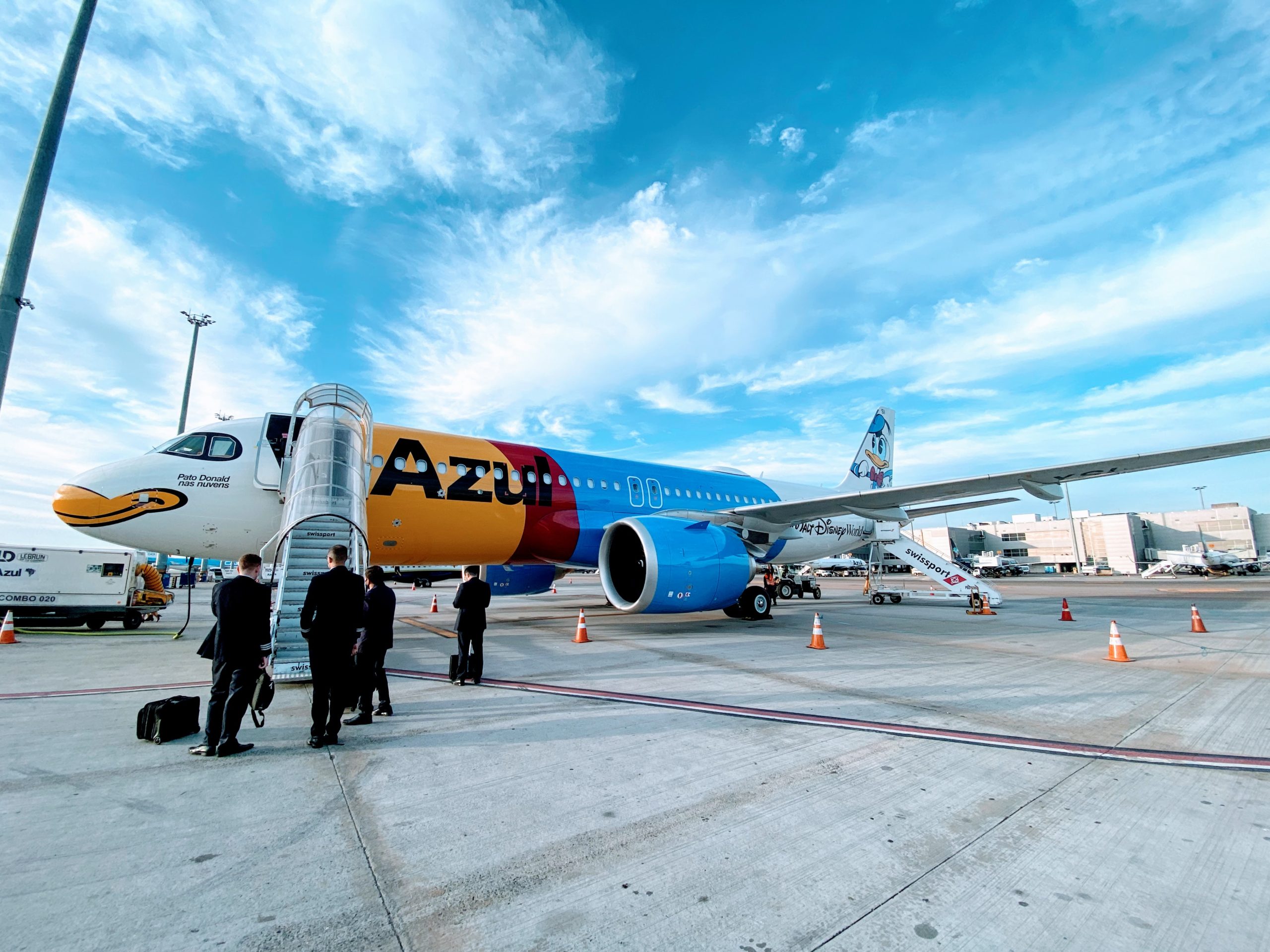 Disney no Brasil: avião da Azul com Margarida completa a frota